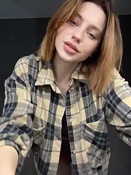 Camilla Railian online show from 10/05/25, 04:00