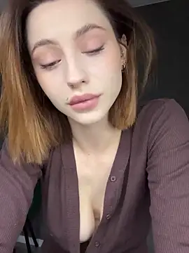 Camilla Railian online show from 10/12/25, 02:43