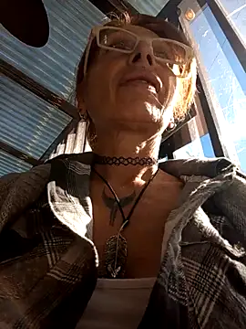 FrozenWaffle online show from 04/22/26, 02:51