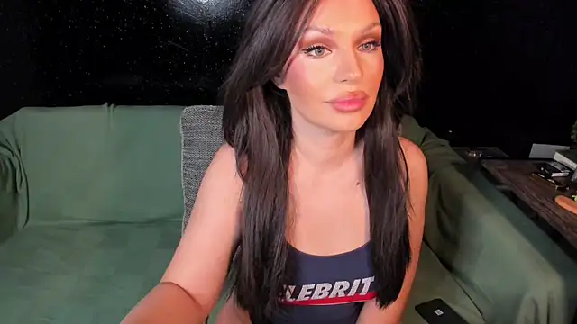 Snapshot of LondonBadGirl chatting on 03/12/25, 11:54 LondonBadGirl online show from 03/12/25, 11:54