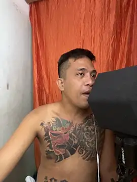 Snapshot of Thyler08 chatting on 03/21/25, 07:33 Thyler08 online show from 03/21/25, 07:33