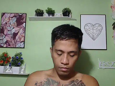 Snapshot of Thyler08 chatting on 09/19/25, 06:59 Thyler08 online show from 09/19/25, 06:59