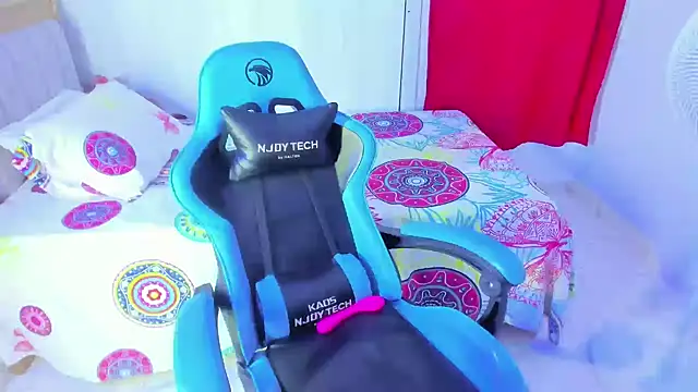 Lunastar02 online show from 11/18/25, 02:43