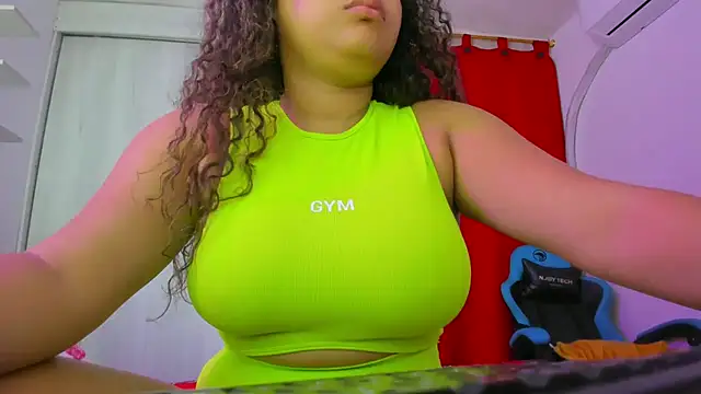 Lunastar02 online show from 11/28/25, 02:20