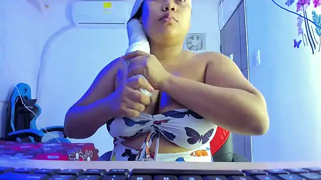 Lunastar02 online show from 02/05/26, 07:18