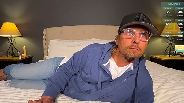 Snapshot of RyanRitchie chatting on 12/17/24, 03:17 RyanRitchie online show from 12/17/24, 03:17