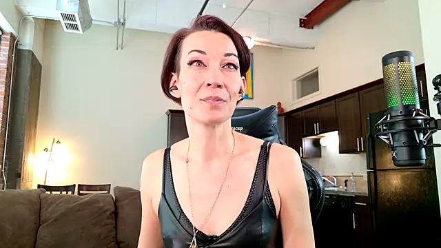 EveEnigma online show from 03/06/25, 09:31