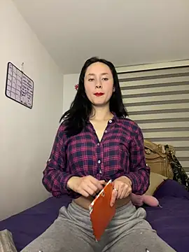 Snapshot of bellaa-w chatting on 12/22/24, 12:17 bellaa-w online show from 12/22/24, 12:17
