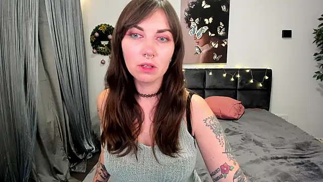 StacyTigerr online show from 12/24/24, 02:54