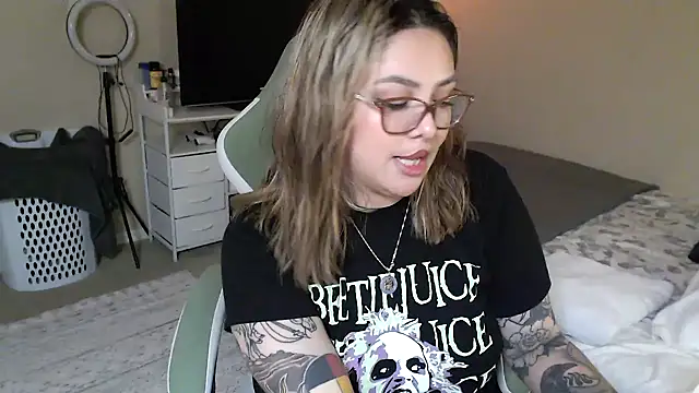 Snapshot of nativepumpkin95 chatting on 01/10/25, 05:05 nativepumpkin95 online show from 01/10/25, 05:05