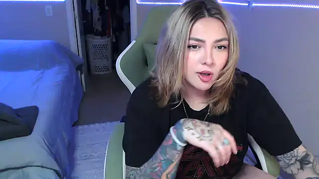 Snapshot of nativepumpkin95 chatting on 01/27/25, 12:43 nativepumpkin95 online show from 01/27/25, 12:43