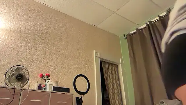 Snapshot of nativepumpkin95 chatting on 11/24/25, 03:06 nativepumpkin95 online show from 11/24/25, 03:06