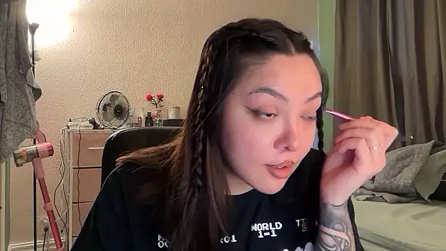 Snapshot of nativepumpkin95 chatting on 12/15/25, 06:56 nativepumpkin95 online show from 12/15/25, 06:56