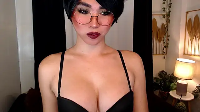 Snapshot of sahara_ts chatting on 12/11/24, 03:35 sahara ts online show from 12/11/24, 03:35