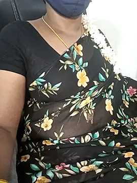 Snapshot of Tamil-hotwife chatting on 10/11/25, 06:06 Tamil-hotwife online show from 10/11/25, 06:06