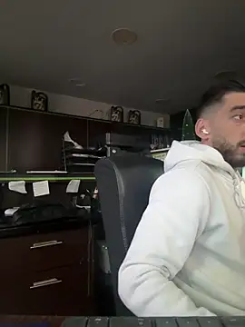 Snapshot of dk2995 chatting on 12/24/24, 06:44 dk2995 online show from 12/24/24, 06:44