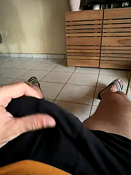 Snapshot of dk2995 chatting on 10/17/25, 02:52 dk2995 online show from 10/17/25, 02:52