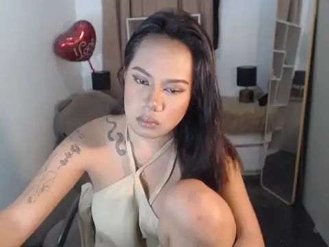 Snapshot of FrancineGarcia chatting on 06/14/26, 01:35 FrancineGarcia online show from 06/14/26, 01:35