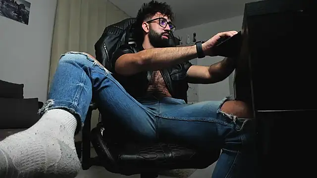 liamaesthetic online show from 02/25/26, 07:56