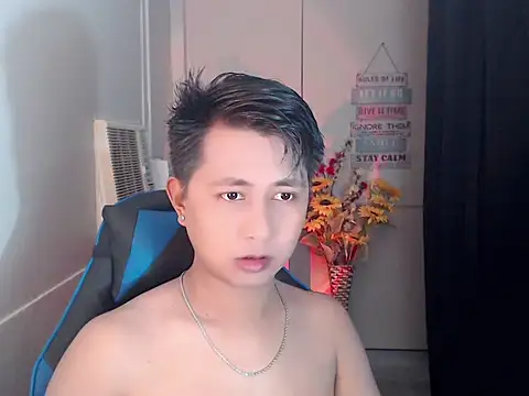 Snapshot of khael_moreno chatting on 11/13/25, 05:12 khael moreno online show from 11/13/25, 05:12