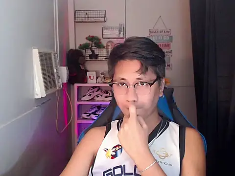 Snapshot of khael_moreno chatting on 12/02/25, 04:07 khael moreno online show from 12/02/25, 04:07