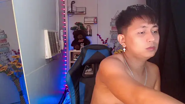 Snapshot of khael_moreno chatting on 12/18/25, 06:08 khael moreno online show from 12/18/25, 06:08