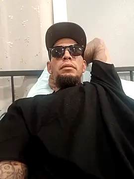 Snapshot of mrbigone45 chatting on 09/19/25, 09:54 mrbigone45 online show from 09/19/25, 09:54