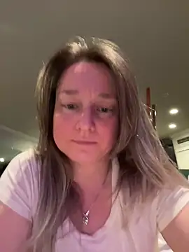 Snapshot of Vivian_MayXxX chatting on 03/08/25, 11:28 Vivian MayXxX online show from 03/08/25, 11:28