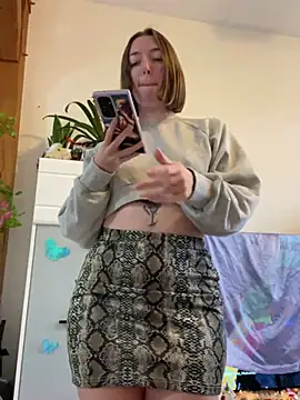 Snapshot of Daisy_Michto_Officiel chatting on 12/12/24, 02:11 Daisy Michto Officiel online show from 12/12/24, 02:11