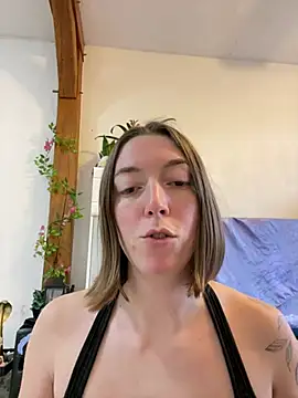 Snapshot of Daisy_Michto_Officiel chatting on 12/13/24, 09:13 Daisy Michto Officiel online show from 12/13/24, 09:13