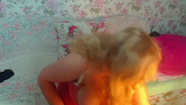 Snapshot of BustyDonnaSexyy chatting on 03/01/25, 11:28 BustyDonnaSexyy online show from 03/01/25, 11:28