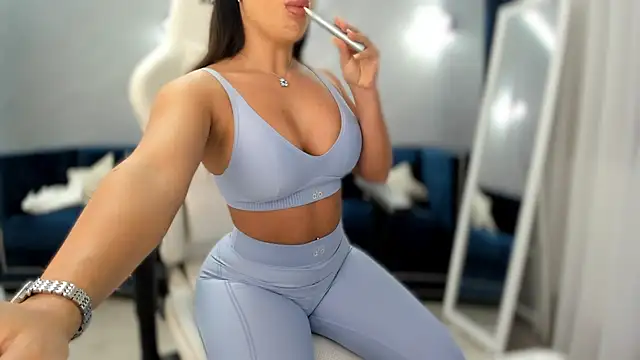 Snapshot of _missperfection_ chatting on 06/16/26, 01:41 missperfection online show from 06/16/26, 01:41