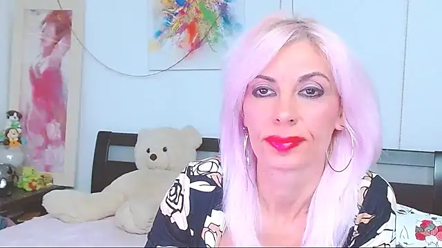 HoneyLara online show from 10/13/25, 04:18