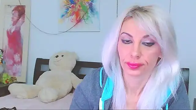 HoneyLara online show from 01/13/26, 10:48