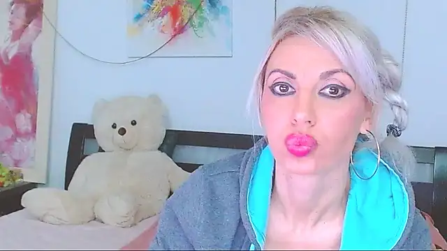 HoneyLara online show from 02/28/26, 07:37