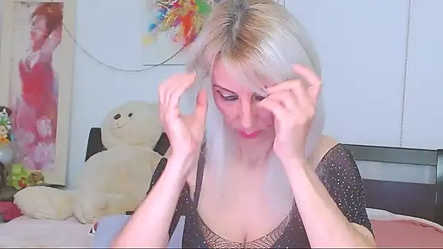 HoneyLara online show from 04/22/26, 07:37