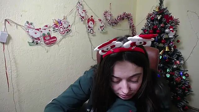 Snapshot of MilanaPrice chatting on 12/21/24, 12:53 MilanaPrice online show from 12/21/24, 12:53