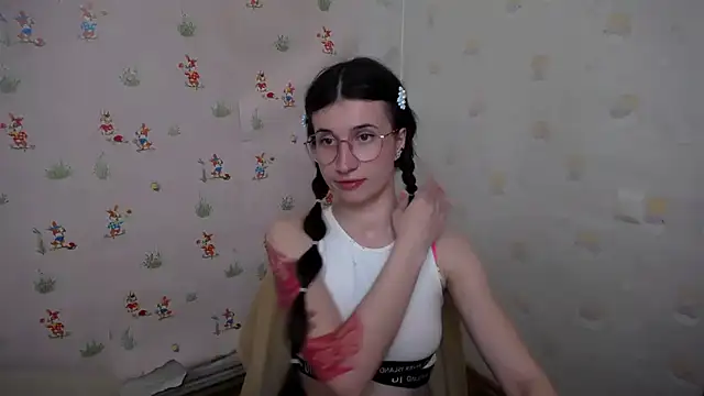 Snapshot of MaryEm976 chatting on 04/28/26, 05:45 MaryEm976 online show from 04/28/26, 05:45