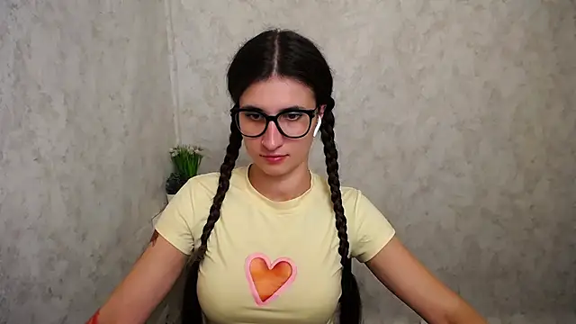Snapshot of MaryEm976 chatting on 06/24/26, 12:04 MaryEm976 online show from 06/24/26, 12:04