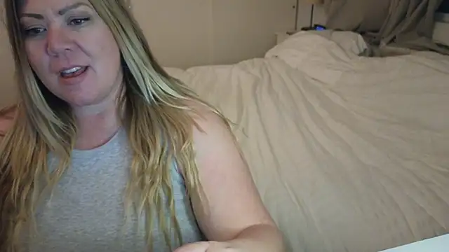 Snapshot of JESS_LOVES chatting on 01/14/25, 04:15 JESS LOVES online show from 01/14/25, 04:15