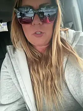 Snapshot of JESS_LOVES chatting on 02/01/25, 12:51 JESS LOVES online show from 02/01/25, 12:51