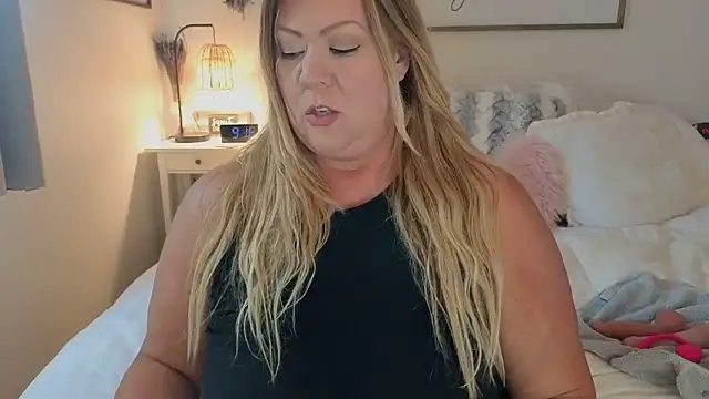 Snapshot of JESS_LOVES chatting on 09/19/25, 04:18 JESS LOVES online show from 09/19/25, 04:18