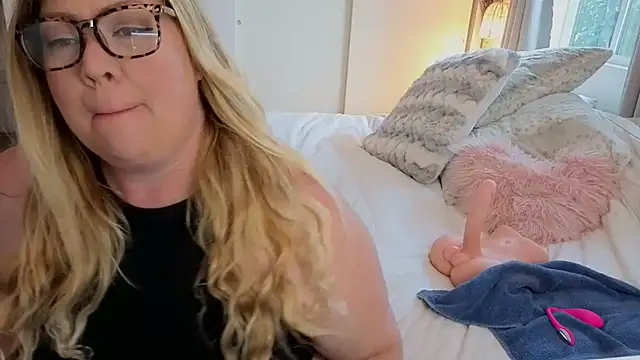 JESS LOVES online show from 11/10/25, 07:02