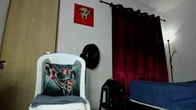 Snapshot of Cloudy_pigDude chatting on 06/12/26, 04:11 Cloudy pigDude online show from 06/12/26, 04:11