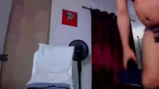 Snapshot of Cloudy_pigDude chatting on 07/12/26, 04:25 Cloudy pigDude online show from 07/12/26, 04:25