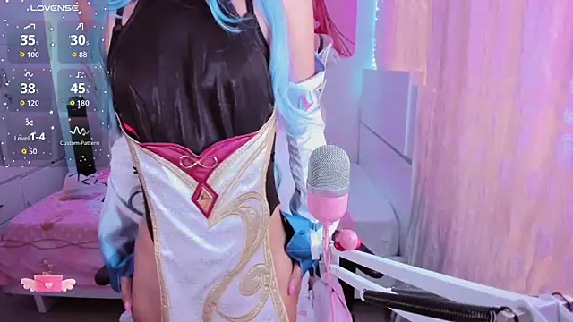 mia kawaii05 online show from 11/10/25, 09:36