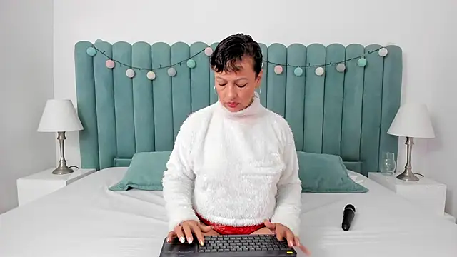 marianaaguii online show from 02/04/25, 11:27