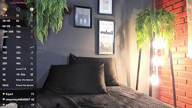 Snapshot of Mackenzie_Moore chatting on 12/05/24, 01:36 Mackenzie Moore online show from 12/05/24, 01:36