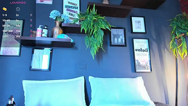 Snapshot of Mackenzie_Moore chatting on 02/14/25, 09:10 Mackenzie Moore online show from 02/14/25, 09:10