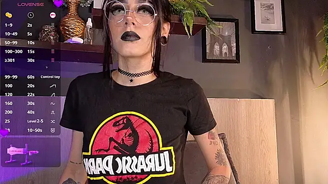 Snapshot of Mackenzie_Moore chatting on 10/28/25, 10:45 Mackenzie Moore online show from 10/28/25, 10:45